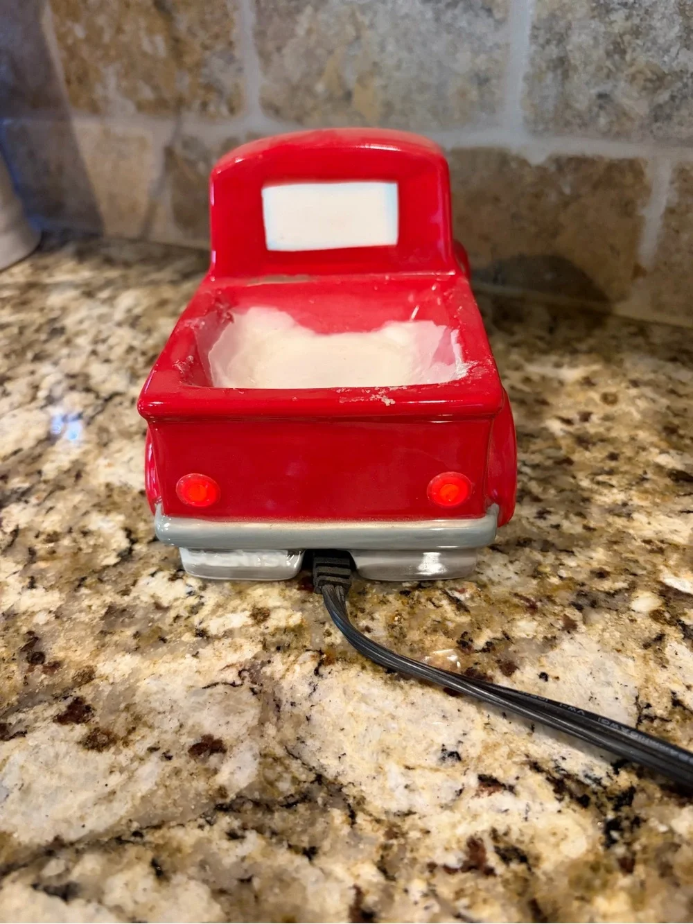 Scents Red Camper Truck Warmer with Camper